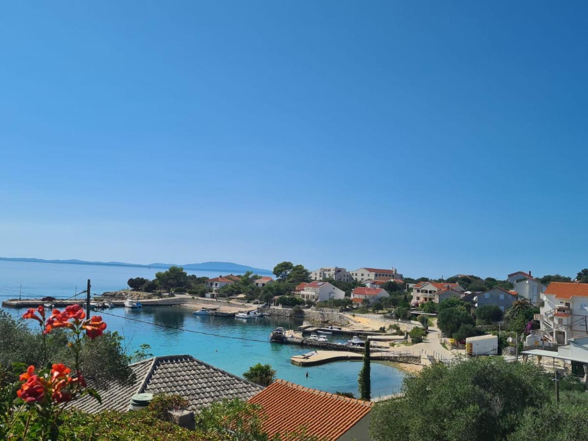 Apartments Solis, 50 M From The Sea - Jakisnica المظهر الخارجي الصورة