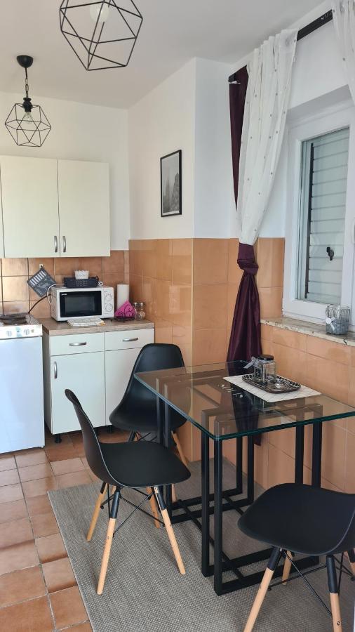 Apartments Solis, 50 M From The Sea - Jakisnica المظهر الخارجي الصورة