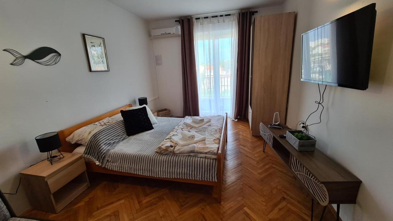 Apartments Solis, 50 M From The Sea - Jakisnica المظهر الخارجي الصورة