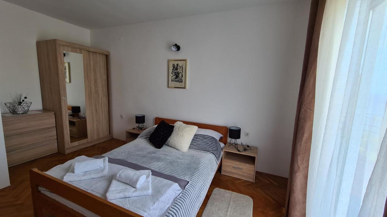 Apartments Solis, 50 M From The Sea - Jakisnica المظهر الخارجي الصورة