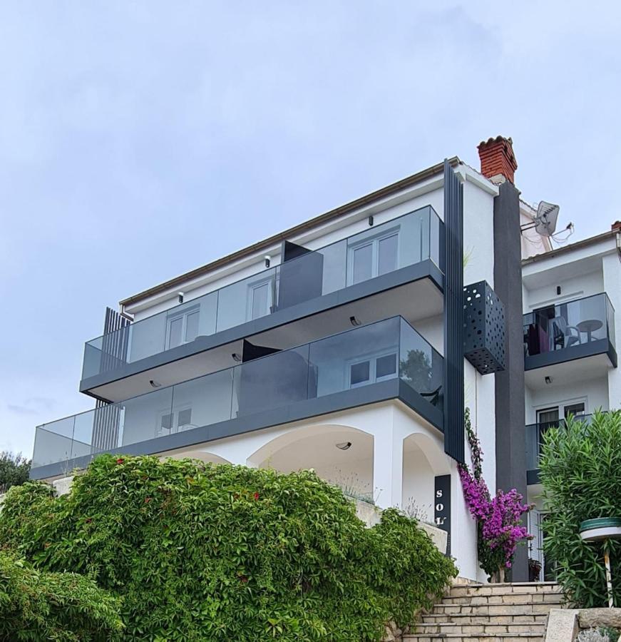 Apartments Solis, 50 M From The Sea - Jakisnica المظهر الخارجي الصورة
